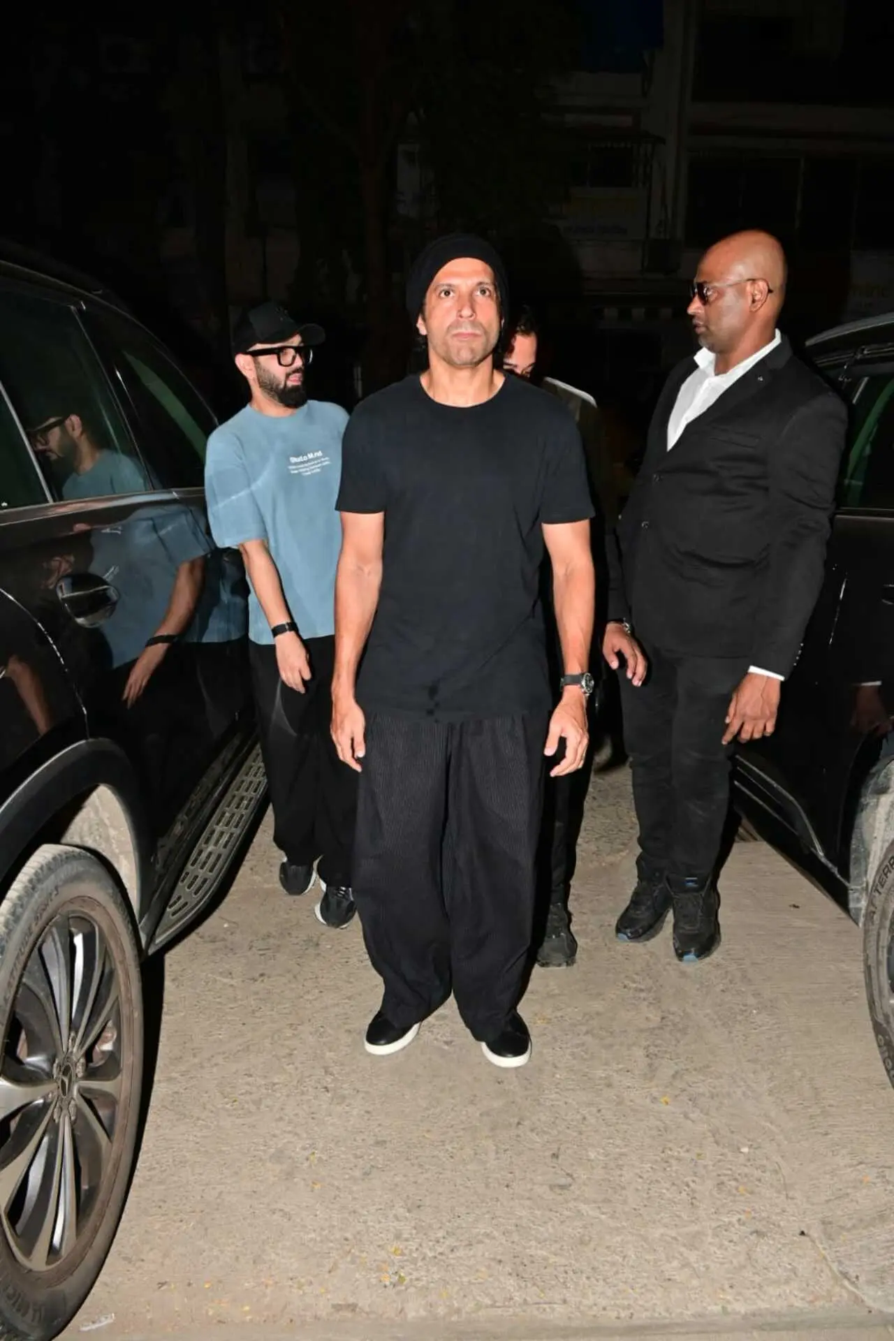 Farhan Akhtar was spotted at an event, keeping it cool and casual in a black T-shirt paired with joggers and a beanie. 